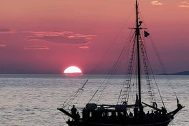 Fiesta en barco al atardecer en Mykonos La pequeña Venecia