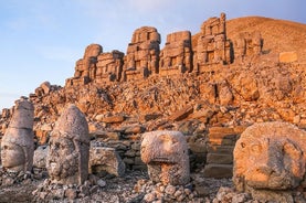 Tour de 2 noches y 3 días al templo de Nemrut y Göbeklitepe desde Capadocia 