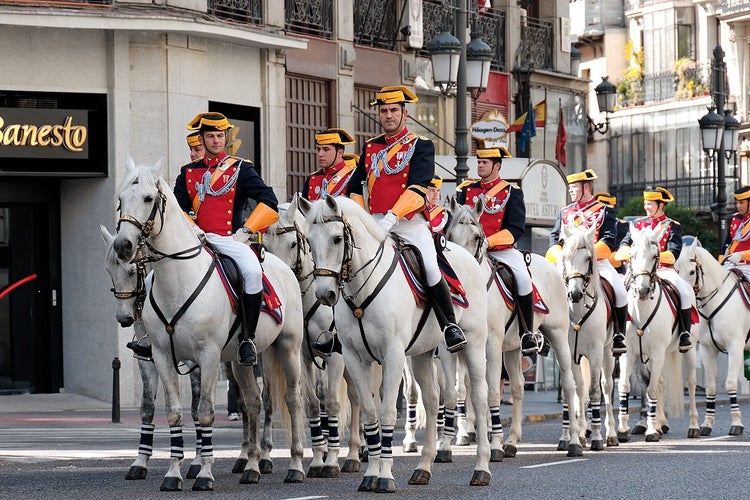 Guardia_Civil_a_caballo_Dos_de_Mayo_2008_n1.jpg