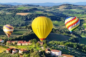 Tour Privado: Vôo de balão de ar quente da Toscana com transporte de Siena