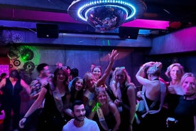 Berlin: Pub Crawl & Bar Tour with Free Shots & Club Access