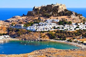 Gita in barca a LINDOS con soste per nuotare nelle baie di Anthony Quinn e Tsambika