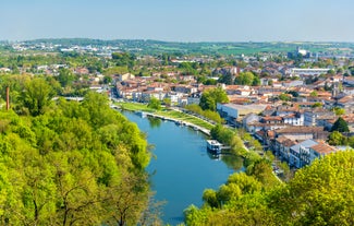 Photo of the Erdre River in Nantes, France.