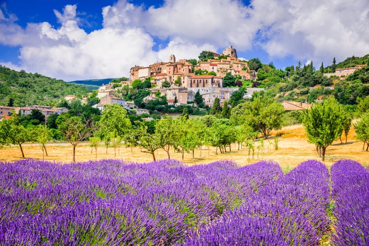 Simiane-la-Rotonde, hilltop village in Provence.jpg