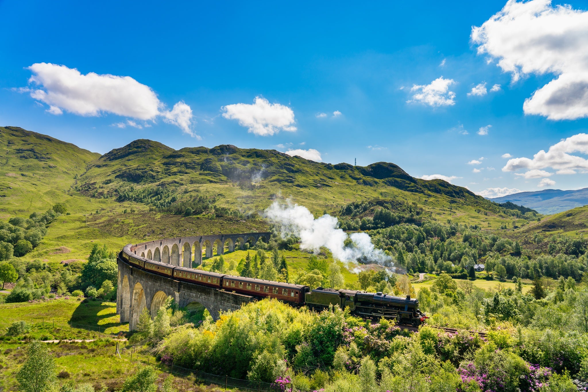 Scotland Glenfinnan Railway Viaduct.jpeg