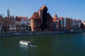 Kryssningar på Motlawafloden med en lyxkatamaran - Gdańsk från vattensidan