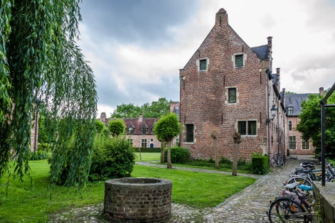 Photo of view of streets and houses of The Groot Begijnhof (Great Beguinage).