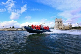 Lissabon zonsondergang op een speedboot