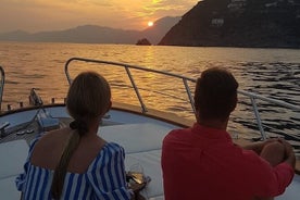 Passeio de barco privado ao pôr do sol com aperitivo de produtos da Ligúria