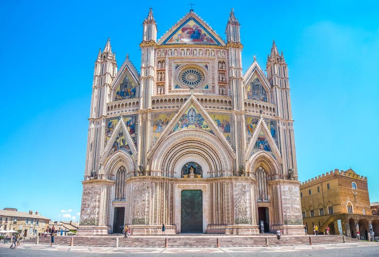 Photo of panoramic view of Cathedral of Orvieto (Duomo di Orvieto), Umbria, Italy.