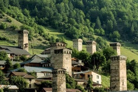 Excursão de caminhada privada de 9 dias nas montanhas georgianas do Cáucaso