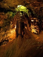 Excursion dans la grotte de Valporquero