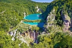 Escapada de un día para grupos pequeños al Parque Nacional de los Lagos de Plitvice desde Split