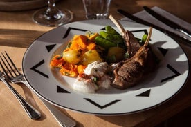 Abendessen im französischen Bistro-Stil mit Blick auf die Grachten von Amsterdam