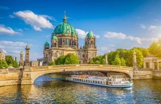 Photo of panorama of New City Hall in Hannover in a beautiful summer day, Germany.