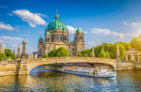 Beautiful view of Hamburg city center with town hall and Alster river, Germany.