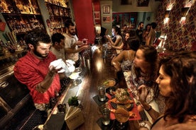 Atenas de noche: visitas en grupo pequeño con bebidas y degustación de comida