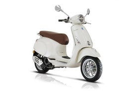 小型摩托车租赁Vespa Primavera 125cc