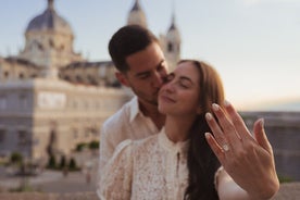 Private Photo Session Tour for Couples in Madrid