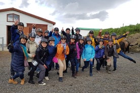 Excursão a cavalo de lava vermelha saindo de Reykjavik