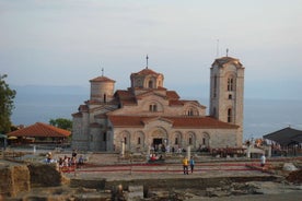 Excursion d'une journée à la ville et au lac d'Ohrid au départ de Tirana avec déjeuner