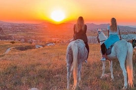 Paseo a Caballo al Atardecer-Recorrido por los Valles de Capadocia