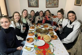 Assapora il corso di cucina della cucina albanese con il castello di Mama Nina Berat