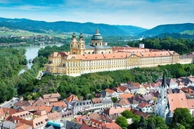 Privat sightseeingtur från Cesky Krumlov till Wien via Rosenberg slott - Melk och Durnstein