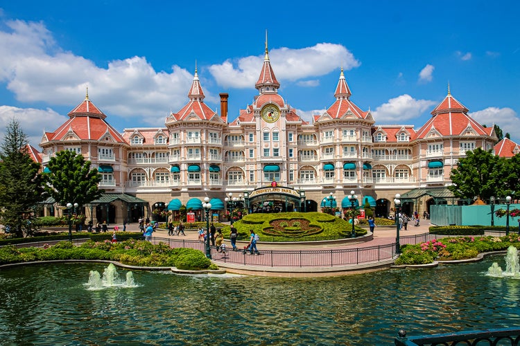 Disneyland Resort Paris Hotel.jpg