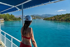 Paseo en barco por el Valle de las Mariposas