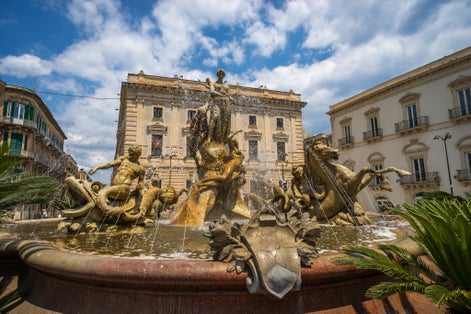 Fontana di Diana in Piazza Archimede, Siracusa, Sicily, Italy