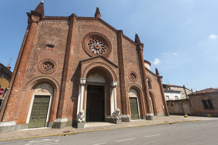 Soncino (Cremona, Lombardy, Italy): exterior of the medieval church of Santa Maria Assunta (12th century)