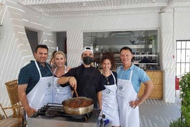 Aula de culinária e degustação de vinhos para pequenos grupos em Santorini