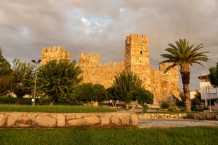 Çandarlı Castle