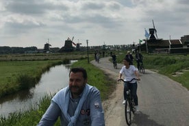 Amsterdam: Zaanse Schans Windmills Bike Tour with Guide