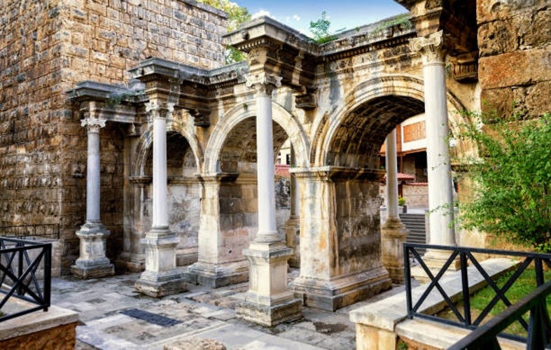 Hadrian-s Gate in Kaleiçi.jpg