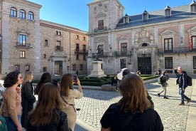 Plaza Mayor, Puerta del Sol & Royal Palace을 포함한 마드리드 최고의 가이드 투어