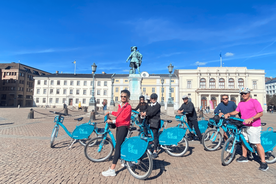 Gothenburg: City Highlights Bike Tour with Transfer