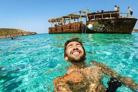 Paseo en Barco desde Las Playas de Ibiza hasta La Cueva de Cala Basa