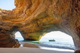 Armação de Pêra: Benagil Caves and Secret Beaches Boat Trip
