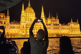 Budapest: Nighttime or Daytime Sightseeing Cruise