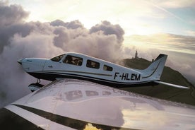 Flyg över Provence-regionen i ett privatplan