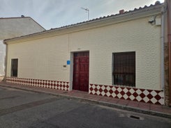 La Nava, casa de pueblo con patio y calefacción con chimenea