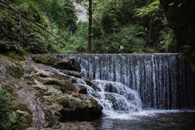 私人旅游：在山谷山谷徒步旅行