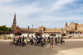 Seville: Relaxing City Bike Tour with a Tour Guide