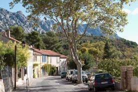 Villages provençaux authentiques et grotte de Marie-Madeleine