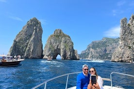 Tour in Barca All Inclusive a Capri con Visita della Città