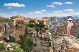 Excursión de un día completo desde Atenas a Meteora en tren