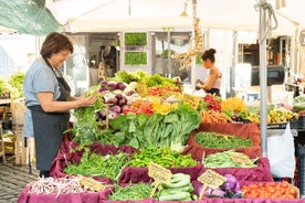 Markedsbesøg og spiseoplevelse hjemme hos en lokal med vin i Rapallo