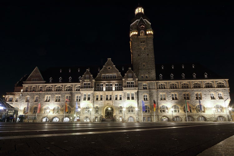 Remscheider town hallfrontal view at night, night shot